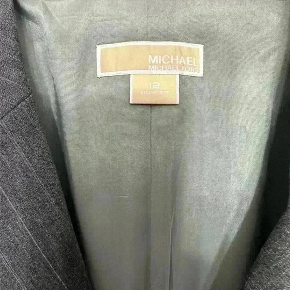 EUC Michael Kors Size 12 gray pinstripe fitted stretch blazer Item# 3C - Picture 4 of 7